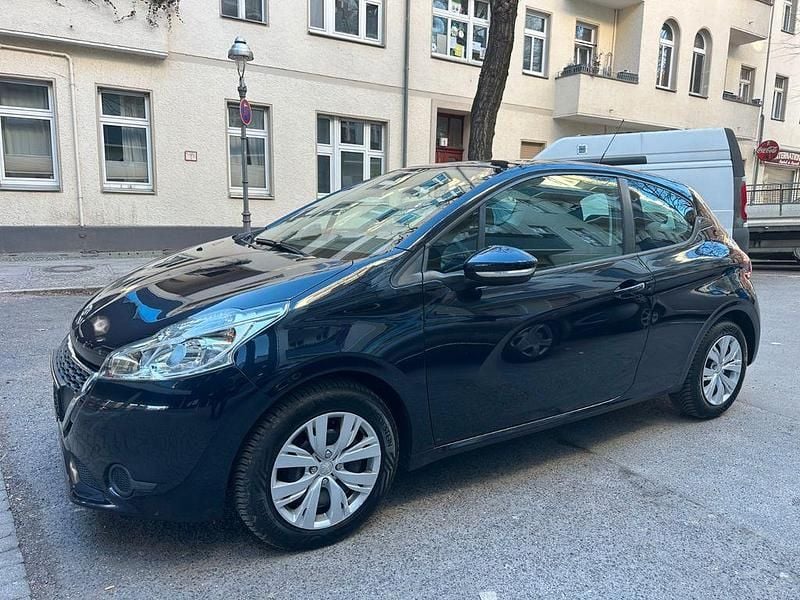 Gebraucht Peugeot 208 Access 68 PS (50 kW) 2015 Blau Kleinwagen