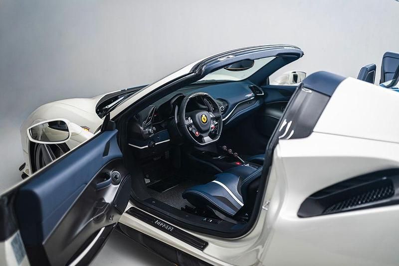 Second-hand Ferrari 488 721 CP (530 kW) 2020 Alb Cabrio
