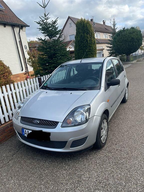 Silber Gebraucht 2007 Ford Fiesta Limousine | 1.700 € (Fairer Preis) - Bild 1/4