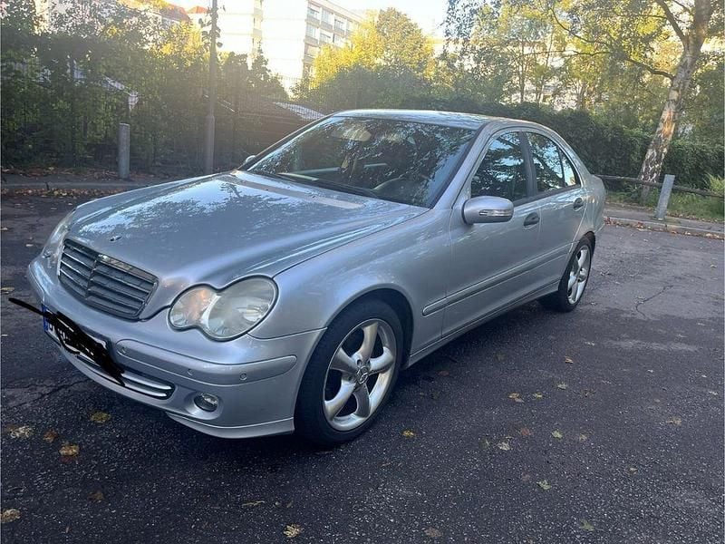 Silber Gebraucht 2007 Mercedes C220 Limousine | 3.750 € (Fairer Preis) - Bild 1/4