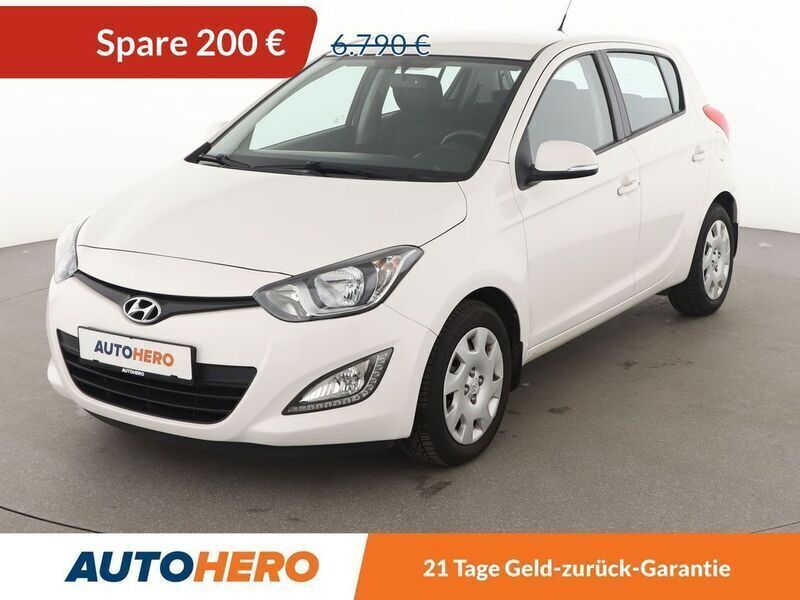Weiß Gebraucht 2014 Hyundai i20 Trend Limousine | 6.590 € (Guter Preis) - Bild 1/3