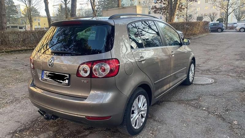 Second-hand VW Golf VII Life 122 CP (89 kW) 2014 Hatchback