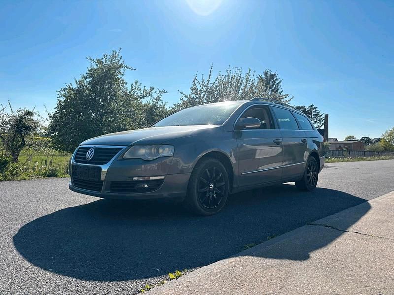 Grau Gebraucht 2006 VW Passat Kombi | 2.200 € (Guter Preis) - Bild 1/4