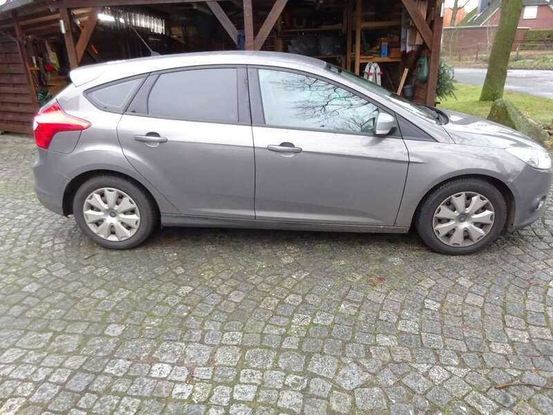 Grau Gebraucht 2014 Ford Focus Limousine | 3.100 € (Superpreis) - Bild 1/4