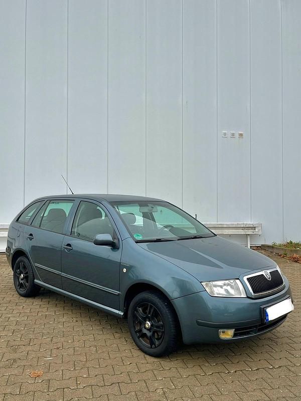 Grau Gebraucht 2005 Skoda Fabia Kombi | 1.299 € (Guter Preis) - Bild 1/4