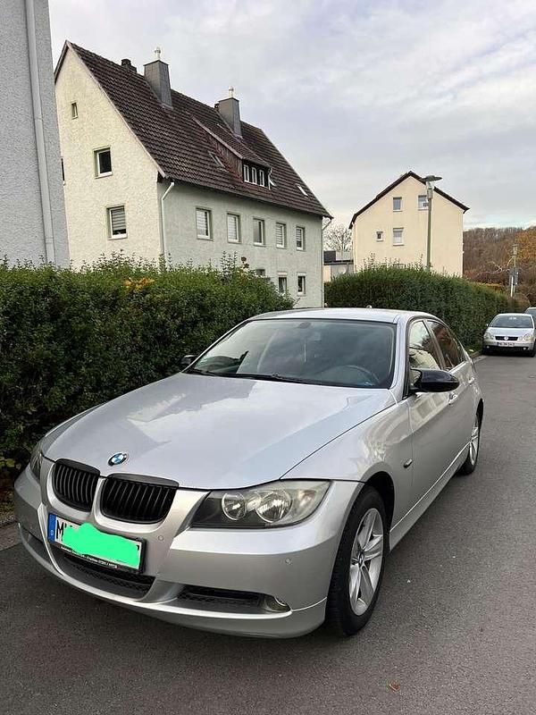 Gebraucht BMW 318 129 PS (94 kW) 2007 Grau Limousine