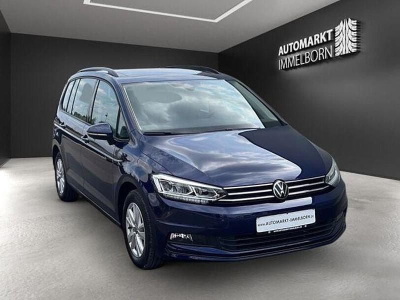 Gebraucht VW Touran Comfortline 150 PS (110 kW) 2023 Blau Van / Kleinbus