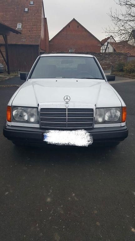 Weiß Gebraucht 1986 Mercedes 200 Limousine | 3.000 € - Bild 1/4