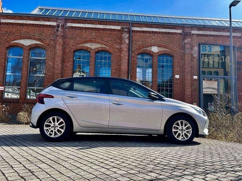 Gebraucht Hyundai i20 101 PS (74 kW) 2021 Grau Kleinwagen