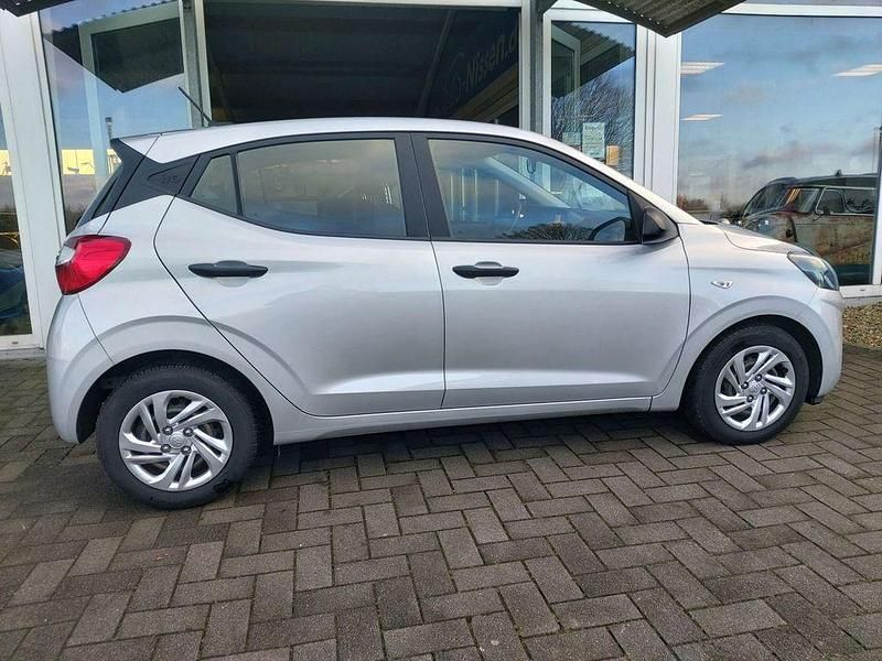 Gebraucht Hyundai i10 Select 67 PS (49 kW) 2020 Grau Kleinwagen