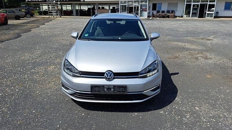 Silber Gebraucht 2019 VW Golf VII Comfortline Kombi | 11.900 € (Fairer Preis) - Bild 1/4