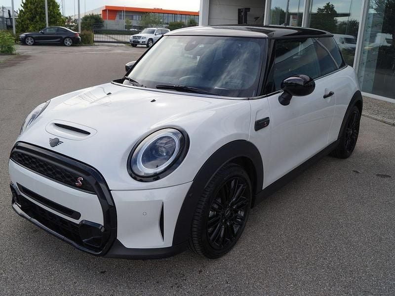 Second-hand Mini Cooper S Classic 178 CP (130 kW) 2024 Alb Hatchback