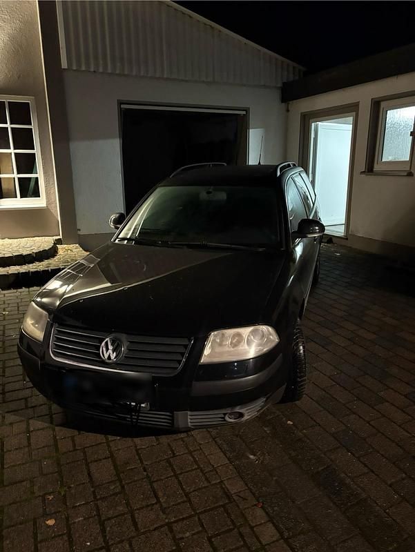 Schwarz Gebraucht 2004 VW Passat Kombi | 800 € (Superpreis) - Bild 1/4