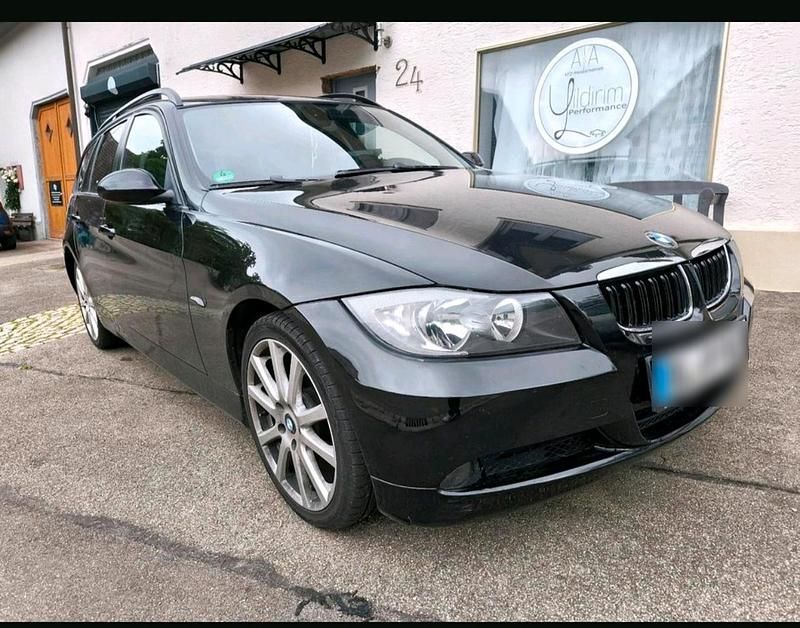 Gebraucht BMW 318 143 PS (105 kW) 2008 Schwarz Kombi