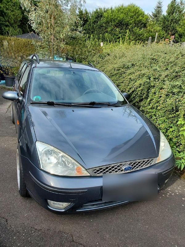 Grau Gebraucht 2004 Ford Focus Trend Kombi | 1.700 € (Fairer Preis) - Bild 1/4