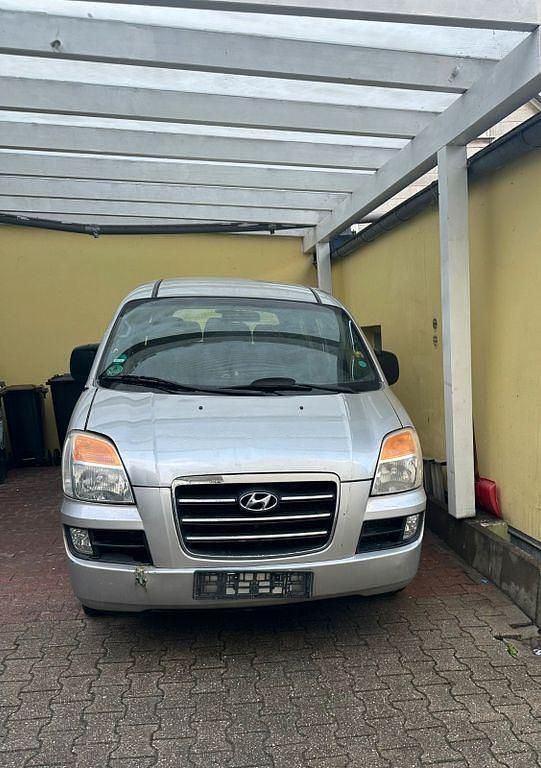 Silber Gebraucht 2006 Hyundai H-1 Van / Kleinbus | 2.500 € - Bild 1/4