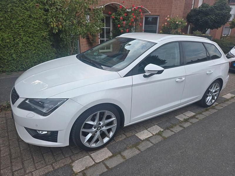 Weiß Gebraucht 2014 Seat Leon ST FR Kombi | 8.900 € (Fairer Preis) - Bild 1/4