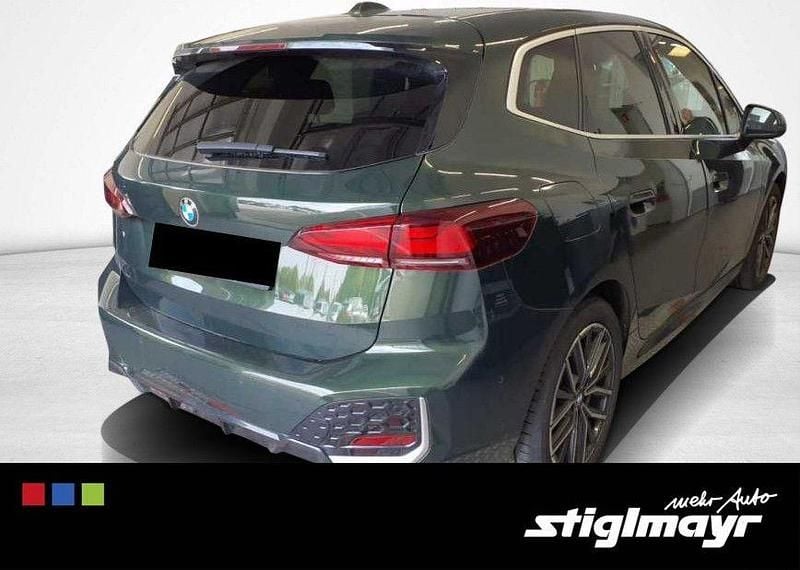 Sanremo green metallic Gebraucht 2022 BMW 218 Active Tourer M Sport Van / Kleinbus | 26.290 € (Guter Preis) - Bild 1/4