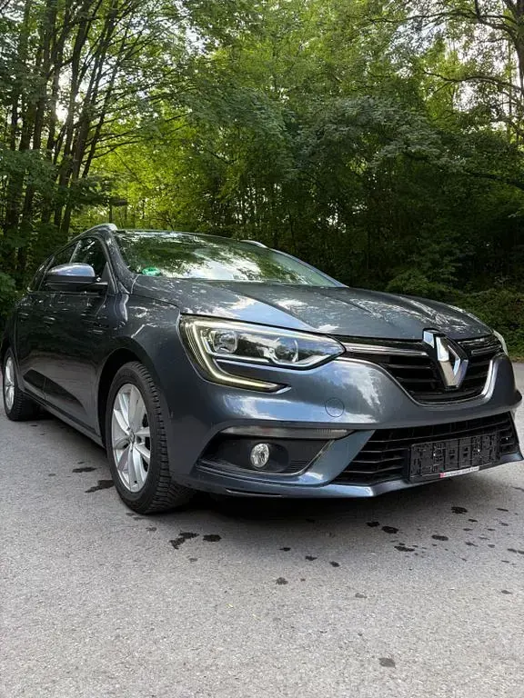 Gebraucht Renault Mégane Experience 132 PS (97 kW) 2017 Grau Limousine