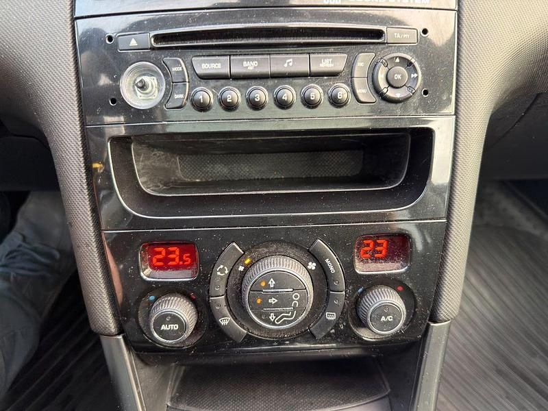 Gebraucht Peugeot 308 111 PS (81 kW) 2011 Lack vapor grey/metalliclacki Limousine