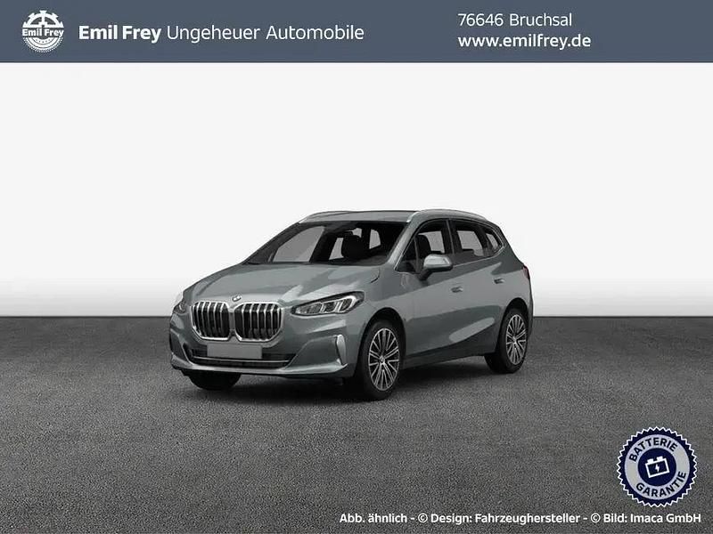 Skyscraper grau metallic Neu 2025 BMW 230e Active Tourer Van / Kleinbus | 58.790 € - Bild 1/2