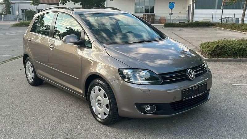 Braun Gebraucht 2011 VW Golf Plus Cross Van / Kleinbus | 4.900 € (Guter Preis) - Bild 1/4