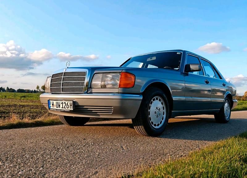 Grau Gebraucht 1987 Mercedes S300 Limousine | 18.100 € - Bild 1/4