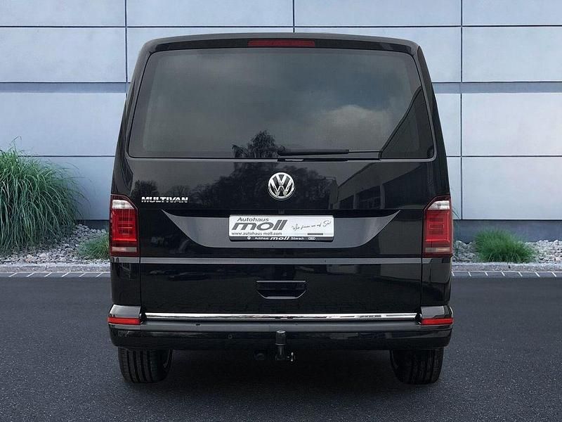 Gebraucht VW Multivan Comfortline 199 PS (146 kW) 2019 Deep black perleffekt Van