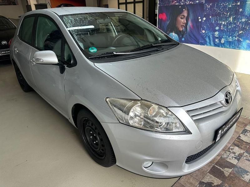 Gebraucht Toyota Auris Edition 132 PS (97 kW) 2011 Blau Kleinwagen