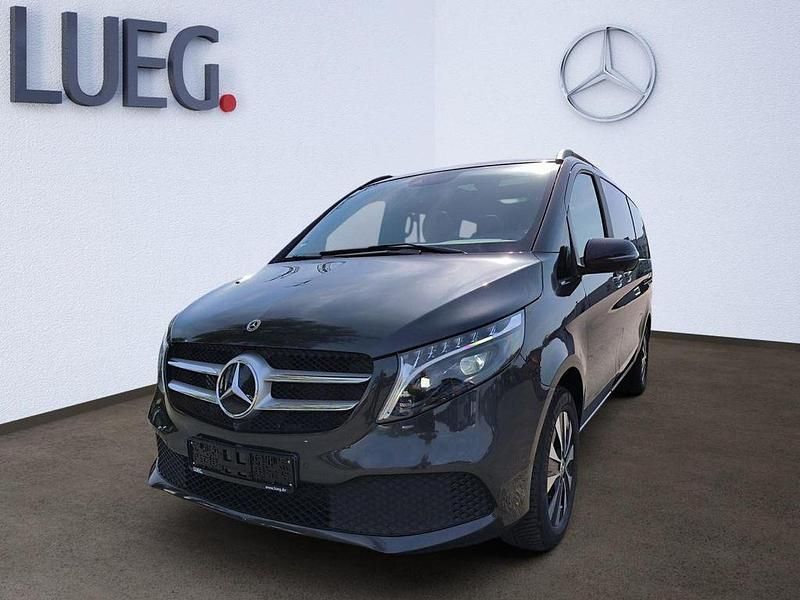 Grau Gebraucht 2024 Mercedes V300 Van / Kleinbus | 74.230 € (Teuer) - Bild 1/4
