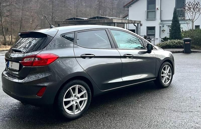 Gebraucht Ford Fiesta 101 PS (74 kW) 2018 Grau Kleinwagen