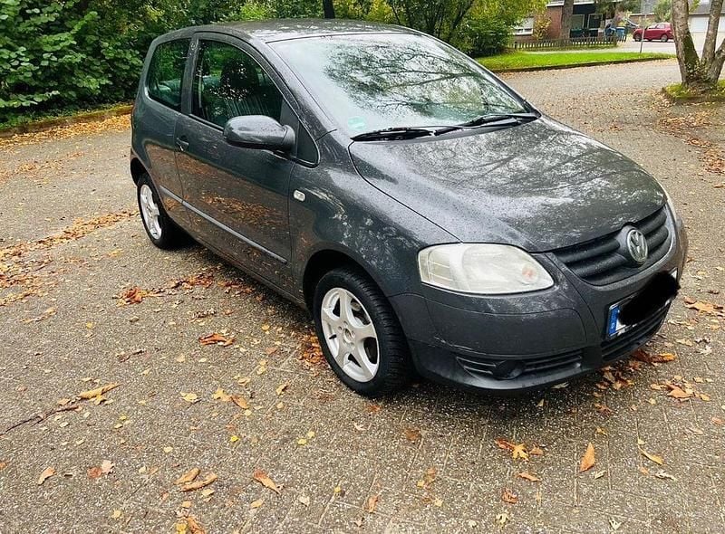 Grau Gebraucht 2006 VW Fox Kleinwagen | 1.600 € (Fairer Preis) - Bild 1/4