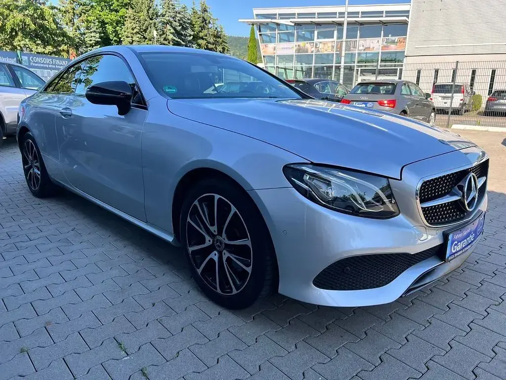 Gebraucht Mercedes E220 Avantgarde 194 PS (142 kW) 2018 Silber Coupé