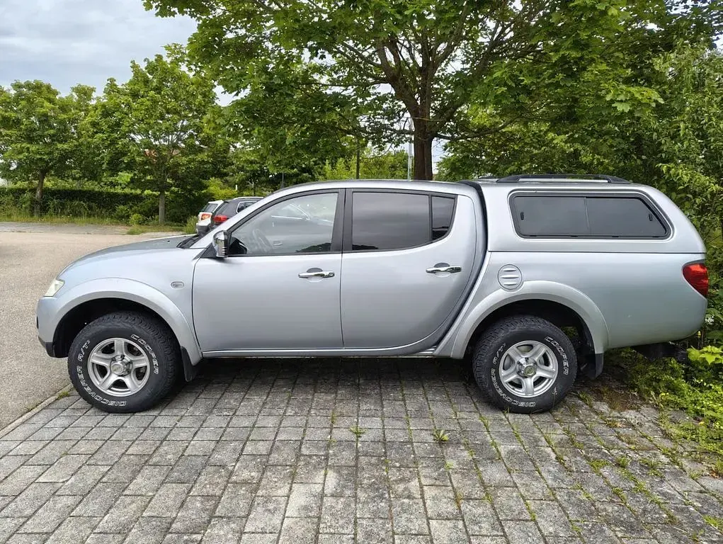 Gebraucht Mitsubishi L200 Intense 178 PS (130 kW) 2011 Silber Pickup
