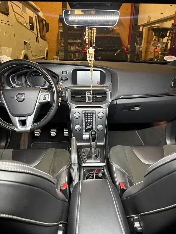 Gebraucht Volvo V40 R-Design 152 PS (111 kW) 2018 Schwarz Limousine