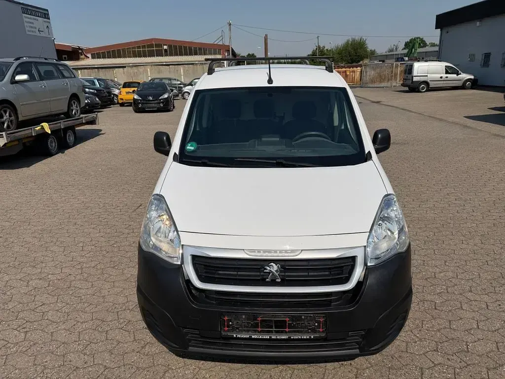 Gebraucht Peugeot Partner Premium 120 PS (88 kW) 2018 Weiß Van / Kleinbus