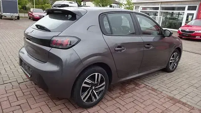 Gebraucht Peugeot 208 Active 75 PS (55 kW) 2023 Platinium grau metallic (metallic) Kleinwagen