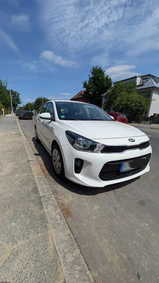 Gebraucht Kia Rio Edition 7 84 PS (61 kW) 2020 Weiß Limousine