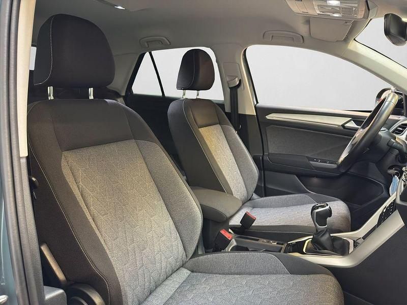 Gebraucht VW T-Roc Move 150 PS (110 kW) 2024 Petroleum blue metallic (metallic) SUV