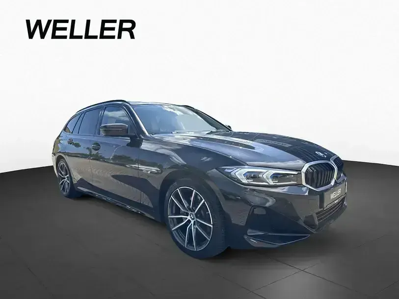 Gebraucht BMW 330e Comfort Edition 292 PS (214 kW) 2023 Black sapphire (schwarz) Kombi