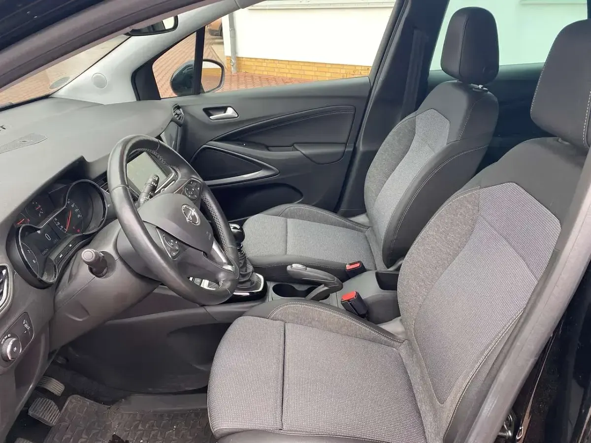 Gebraucht Opel Crossland Elegance 110 PS (80 kW) 2023 Lackierung schwarz perla nera/ SUV