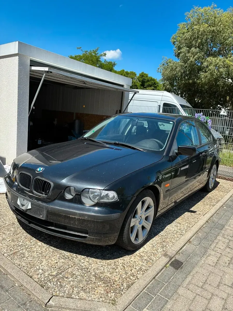 Gebraucht BMW 316 85 PS (62 kW) 2002 Schwarz Kleinwagen