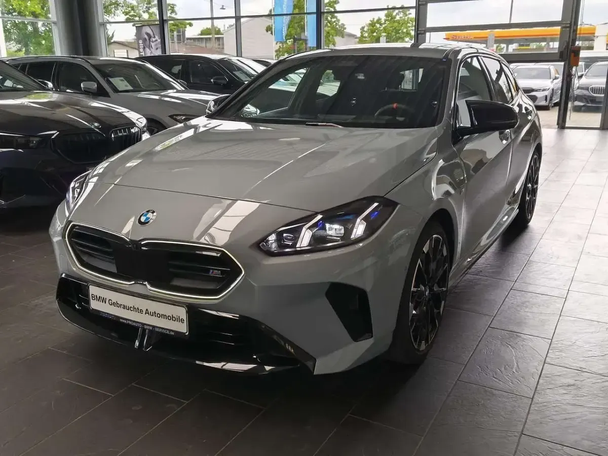 Gebraucht BMW M1 M Sport 300 PS (220 kW) 2025 Brooklyn grau Coupé