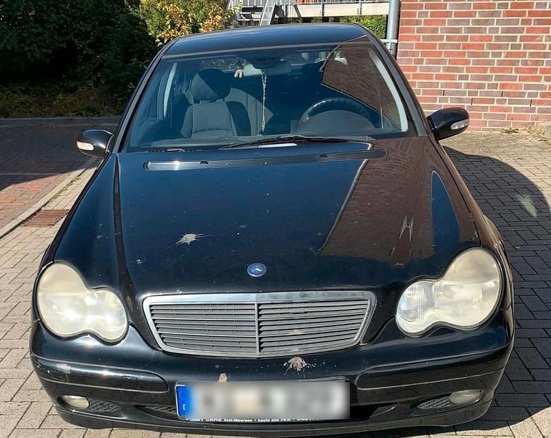Schwarz Gebraucht 2000 Mercedes C180 Limousine | 1.400 € (Guter Preis) - Bild 1/4