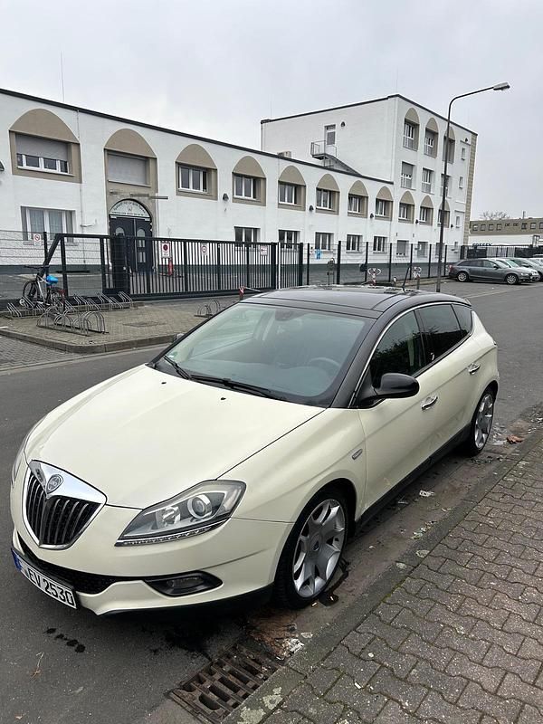 Gebraucht Lancia Delta 150 PS (110 kW) 2009 Beige Kleinwagen