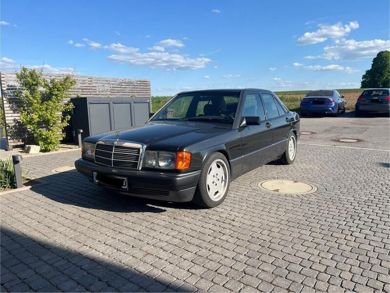 Grau Gebraucht 1993 Mercedes 190 Limousine | 7.299 € - Bild 1/4