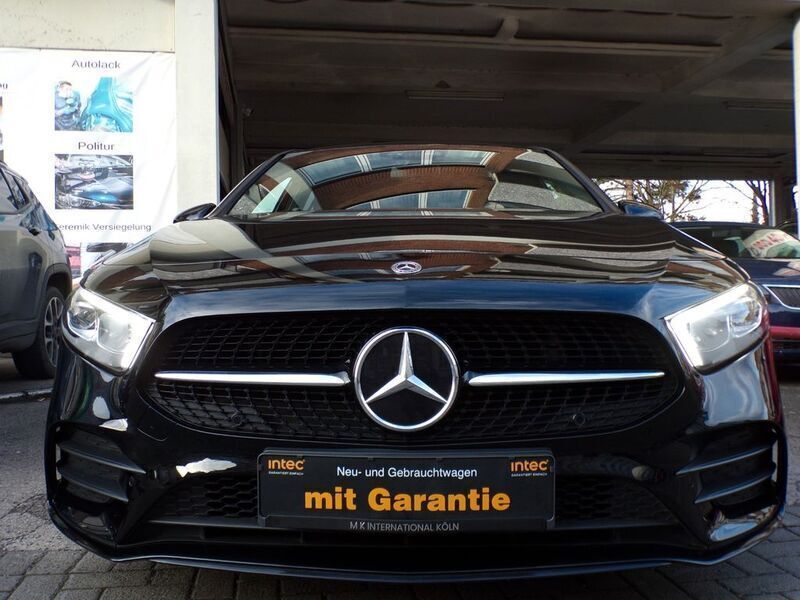 Schwarz Gebraucht 2020 Mercedes A200 AMG line Limousine | 27.990 € (Fairer Preis) - Bild 1/4