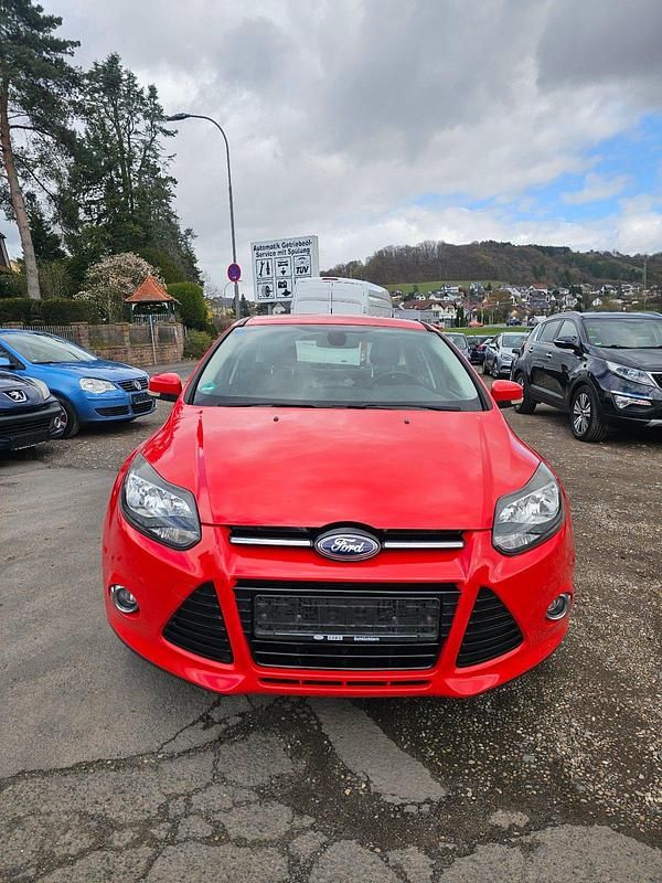 Gebraucht Ford Focus Titanium 125 PS (91 kW) 2013 Rot Kombi