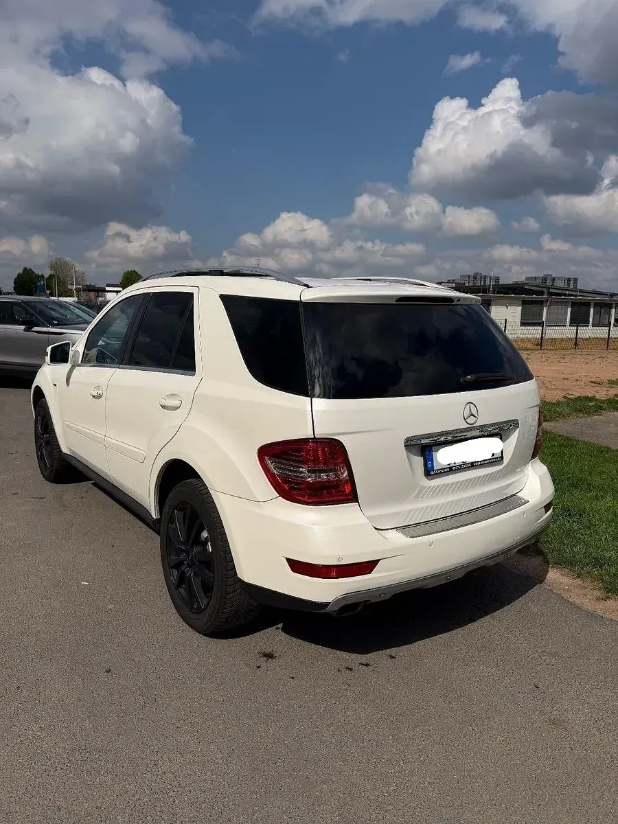 Gebraucht Mercedes ML350 231 PS (169 kW) 2010 Weiß SUV