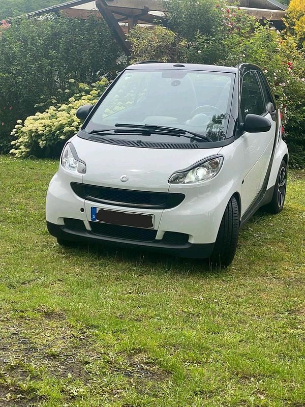 Weiß Gebraucht 2009 Smart ForTwo Cabrio Cabrio | 3.850 € (Guter Preis) - Bild 1/4